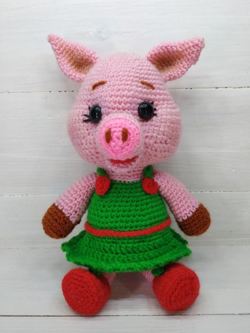 свинка в платье