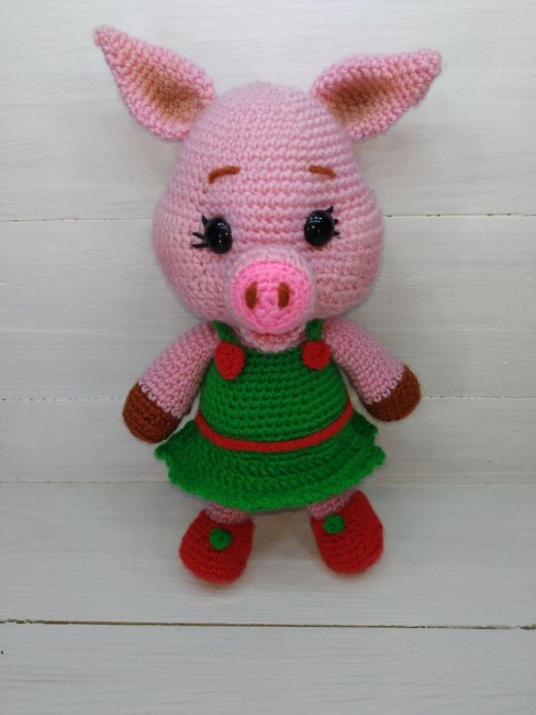 свинка в платье